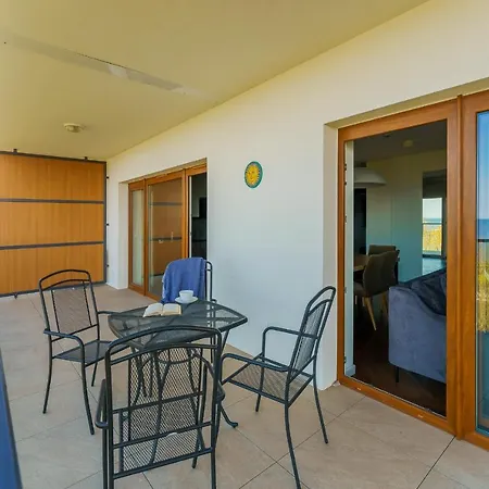 Aquamarina Prima 60 By Renters